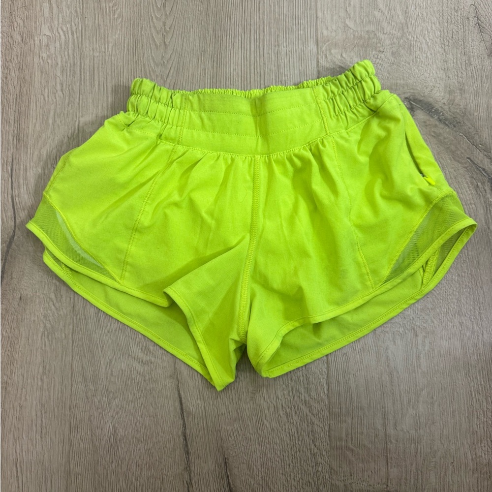 lululemon hotty hot shorts 2.5 inch